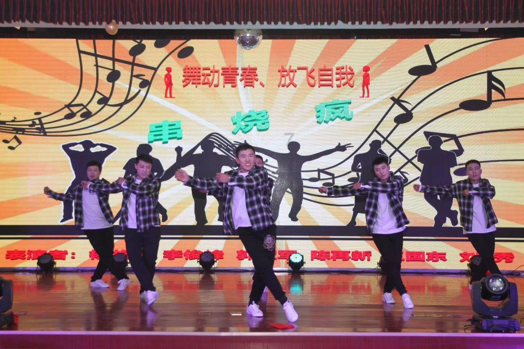 理想汽车公布第4周周销量：0.85万辆 与问界你追我赶
